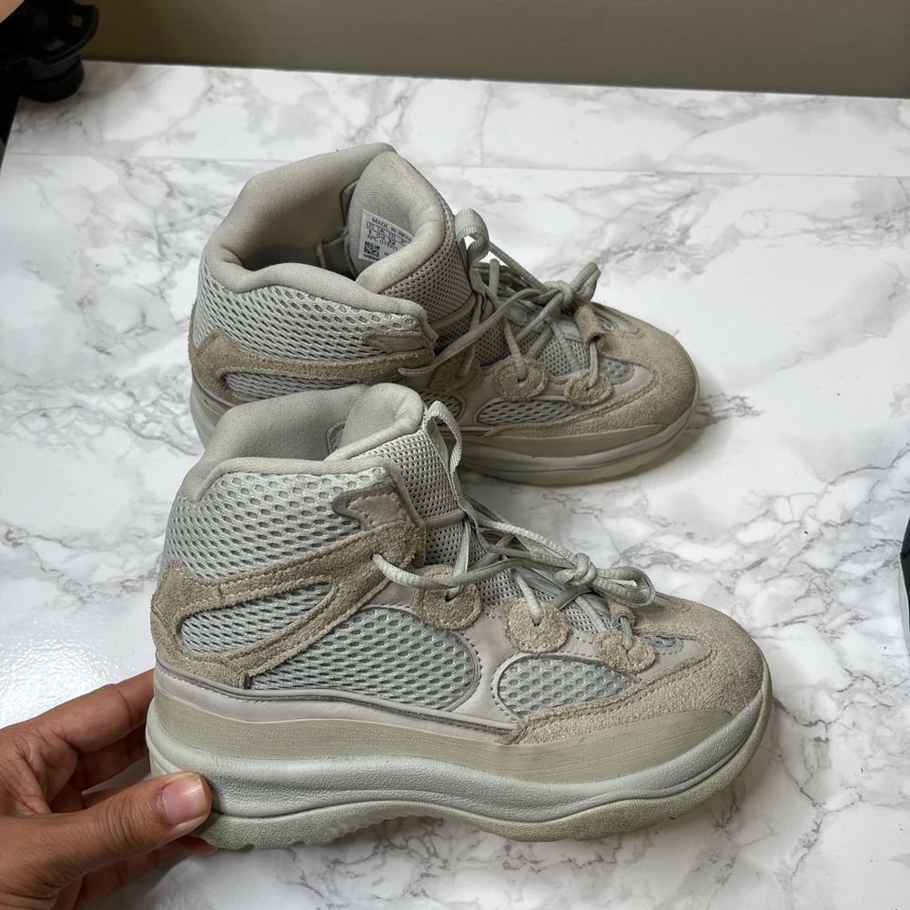 Youth Adidas YEEZY desert boot "SALT" sz 1